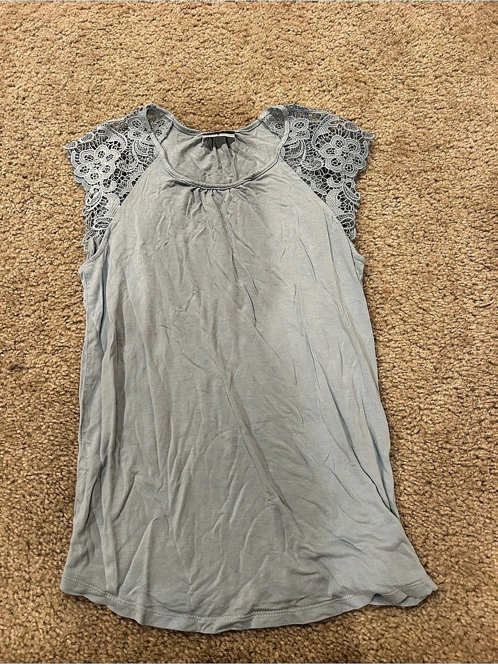 Beloved Woman Lace Sleeve Tank Top in Gray Size Small Like New